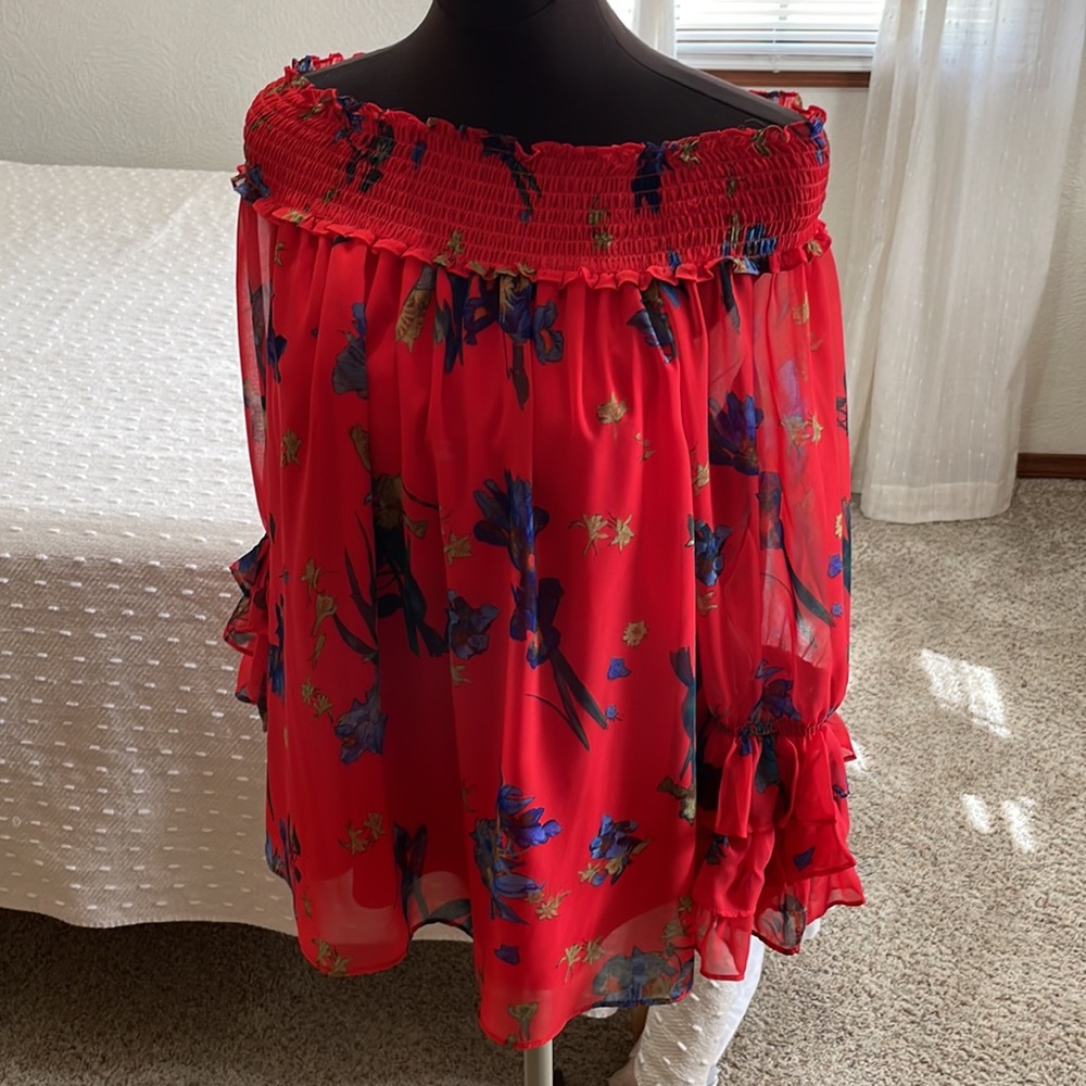 Women’s XL Blouse, Ruffled sleeves, On or Off Shoulders.